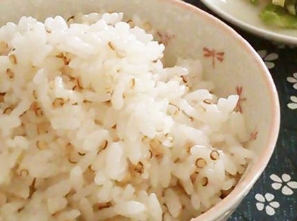 キヌアを混ぜて炊いた雑穀米